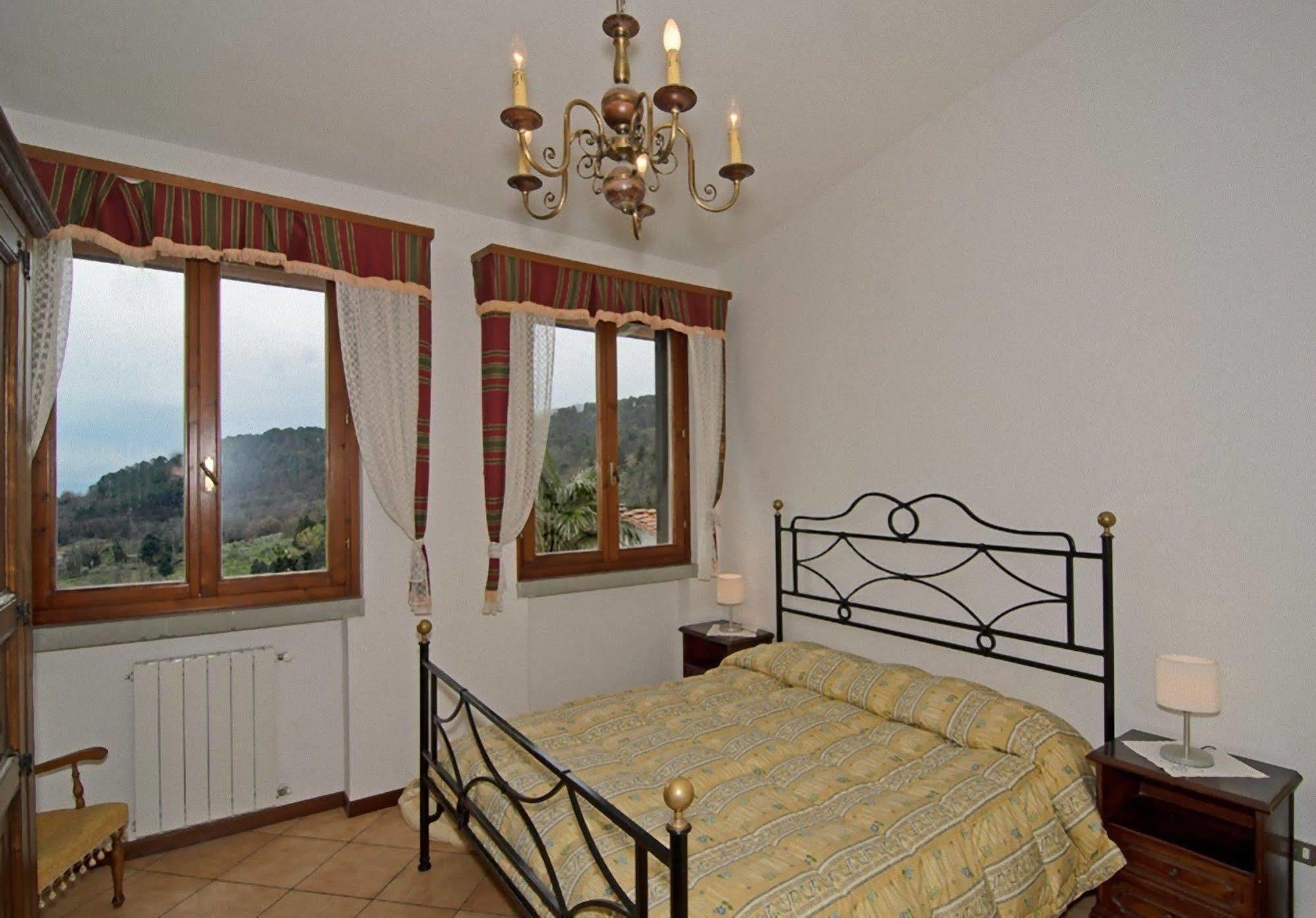 Podere"Sulle Soglie Del Bosco" Appartament And Rooms Pescia Exterior photo